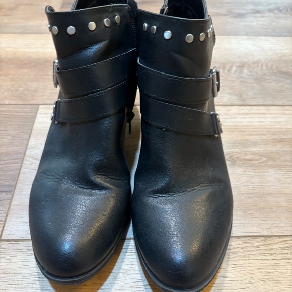 ANA zippered half boot black size 9M - Picture 3 of 4